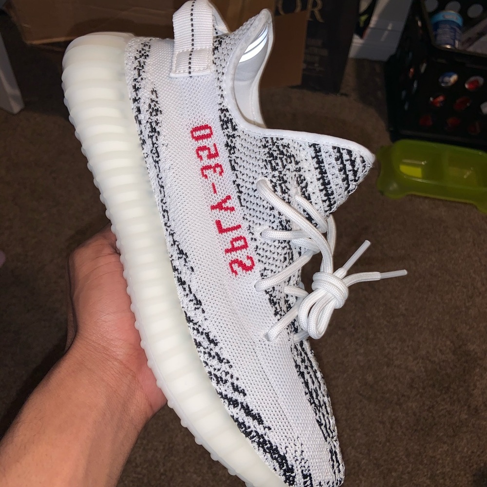 Yeezy boost 350 v2 zebra